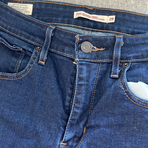 Levi’s 721 High Rise Skinny Jeans - Picture 4 of 7
